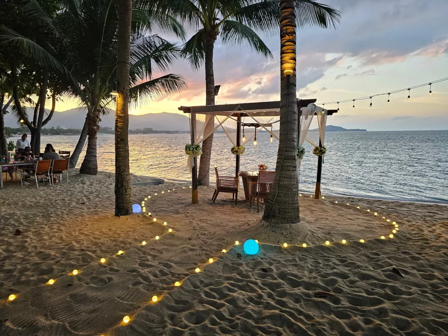 Романтични места (платена услуга)