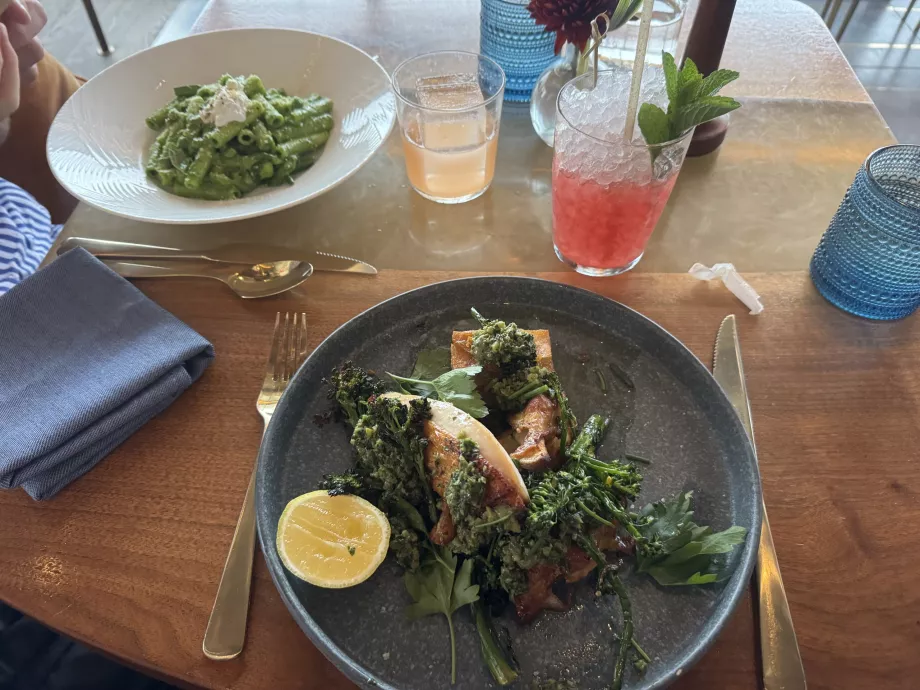 Храна в ресторант Peak