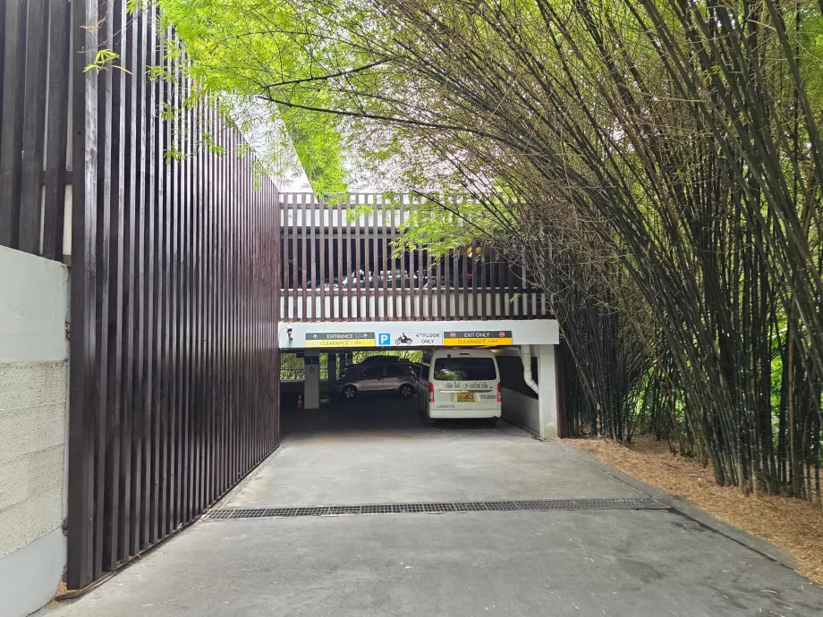 Вход към гаража