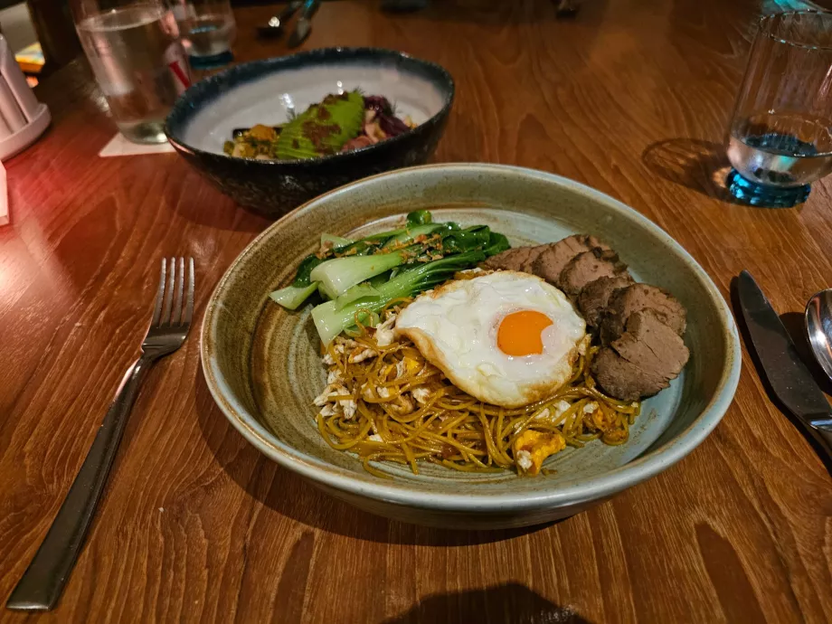 Вечеря в ресторанта на хотела