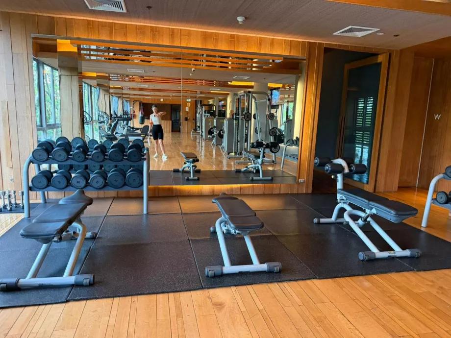 Фитнес център