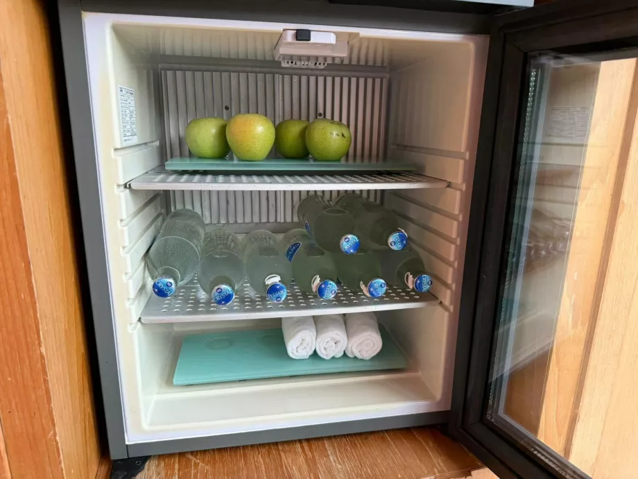 Безплатна вода, кърпи и ябълки във фитнеса