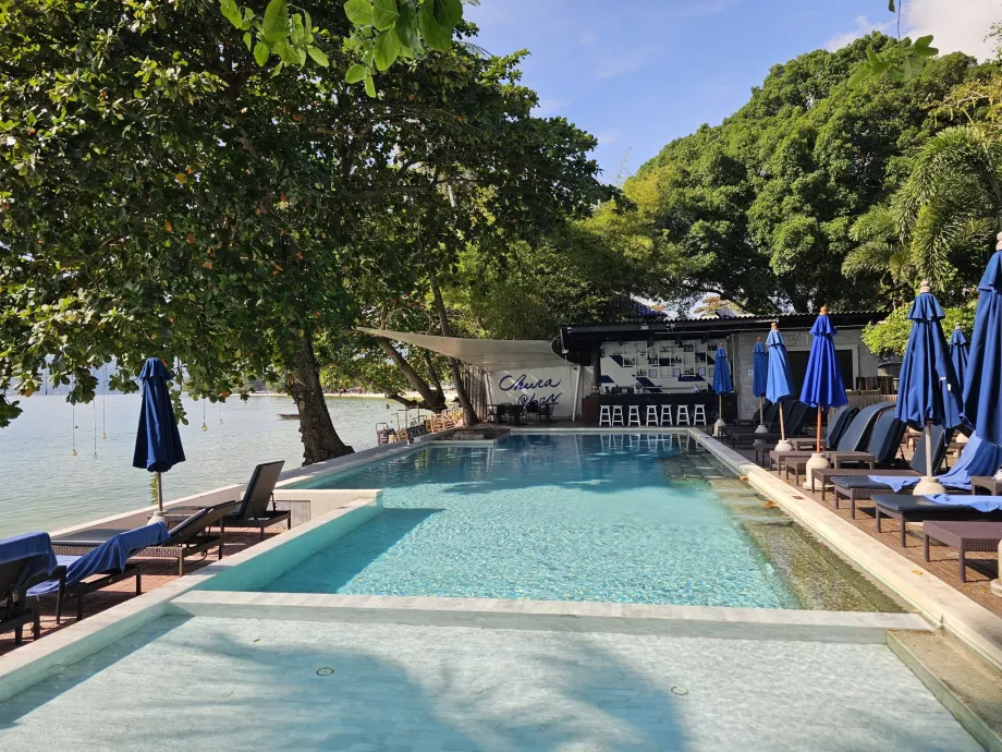 Плувен басейн в хотела