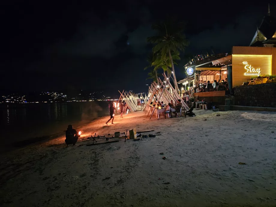 Огнено шоу на плажа Чауенг