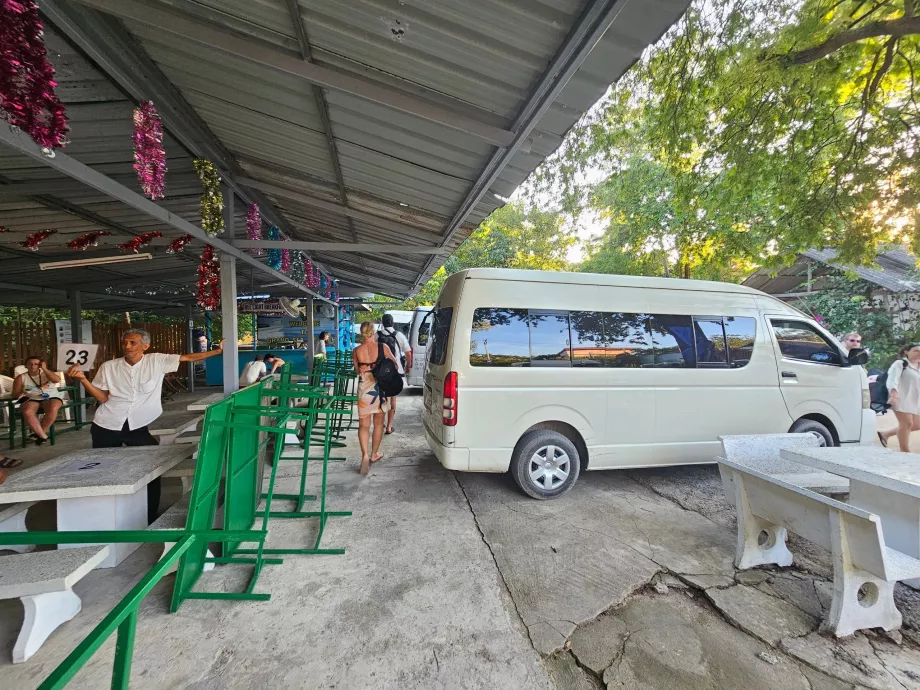 Миниван - отпътуване обратно към хотела