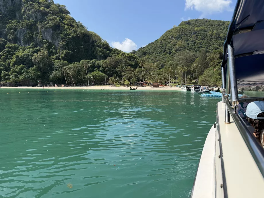 Кацане на плажа Koh Wua Ta Lap