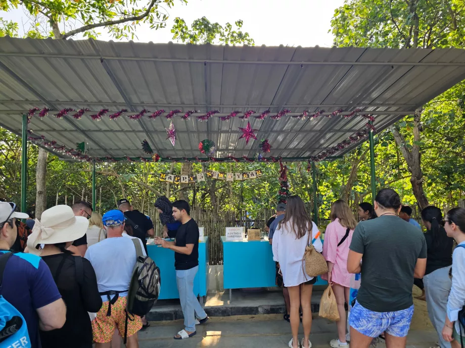 Регистрация преди отпътуване на пристанището (и заплащане на входна такса за националния парк)