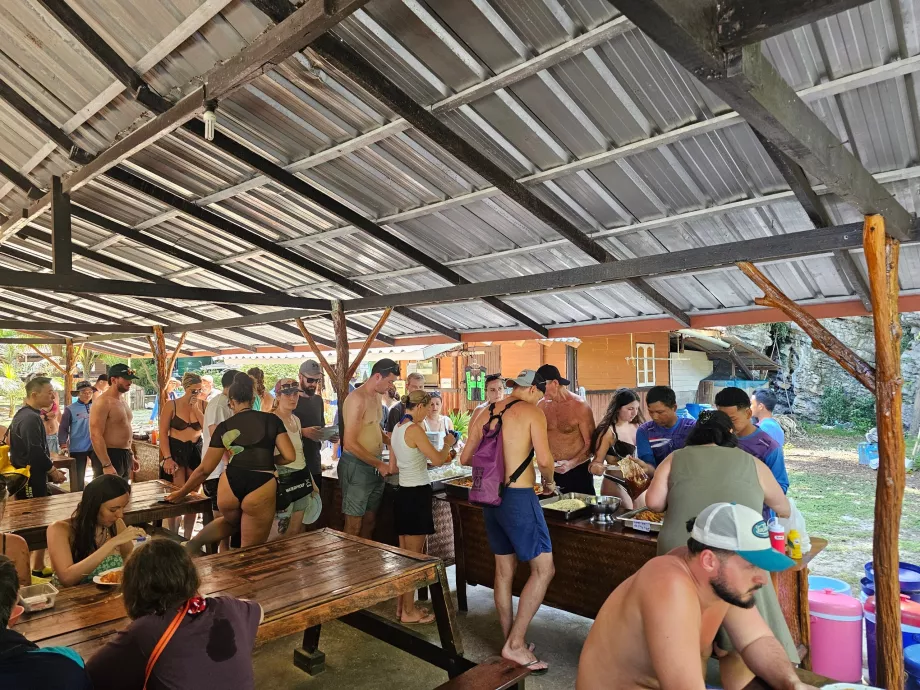 Обяд, включен в цената на пътуването