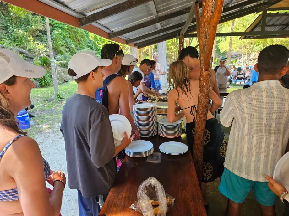 Обяд, включен в цената на пътуването