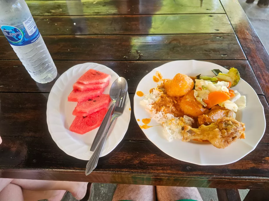 Обяд, включен в цената на пътуването