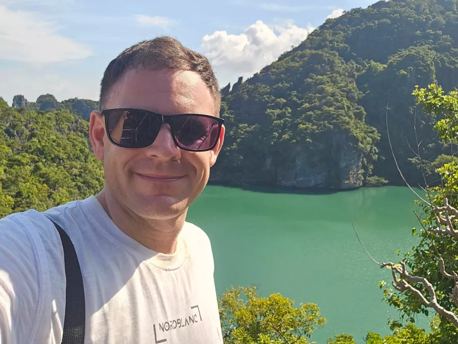 Аз в езерото Емералд