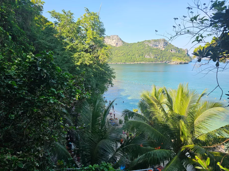 Изглед по пътя към езерото Емералд