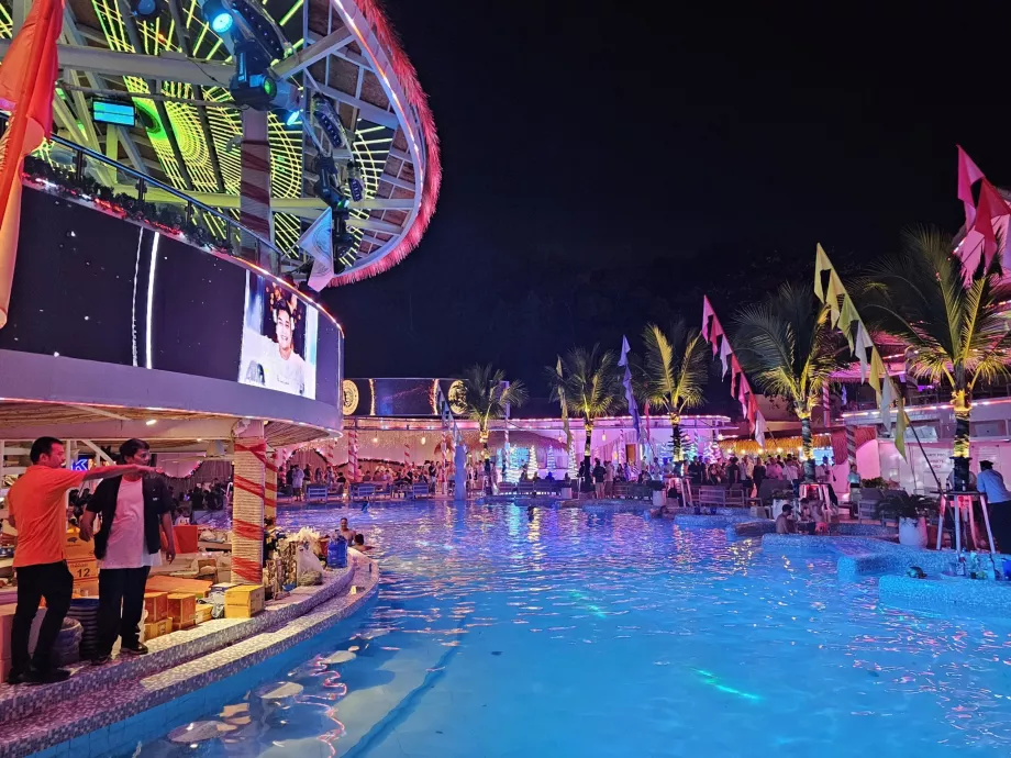 Плажен клуб ARK