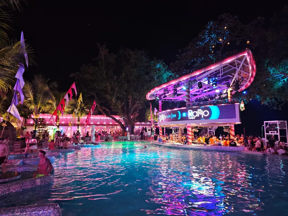 Плажен клуб ARK