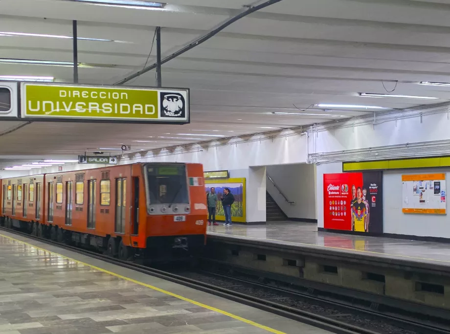 Метро срещу CDMX