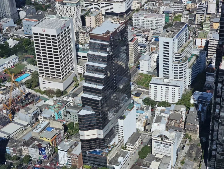 Изглед към хотела от гледната точка на King Power Mahanakhon