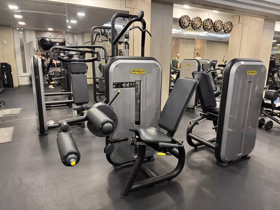 Фитнес център