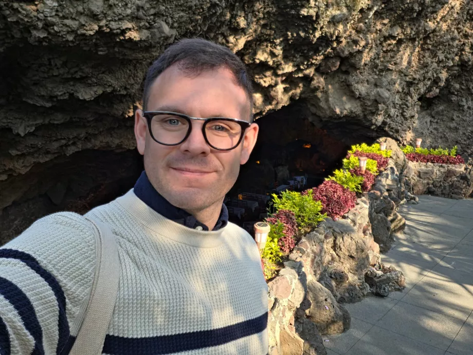Аз в ресторант La Gruta