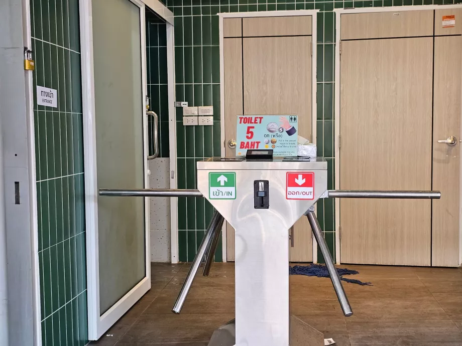 Пазар Чатучак, обществени тоалетни