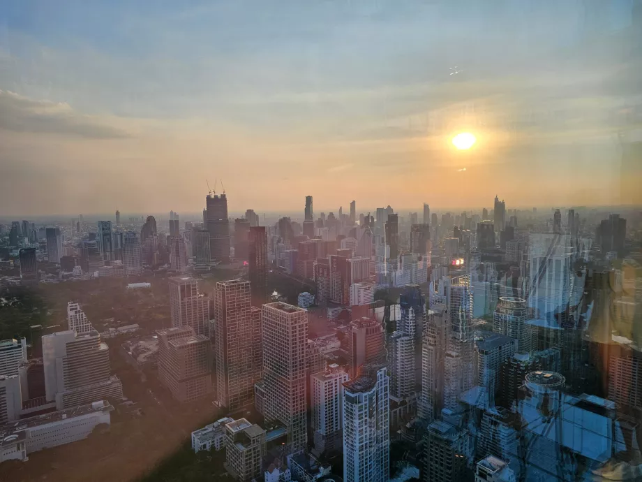 Akara Sky Hanuman - изглед към Банкок