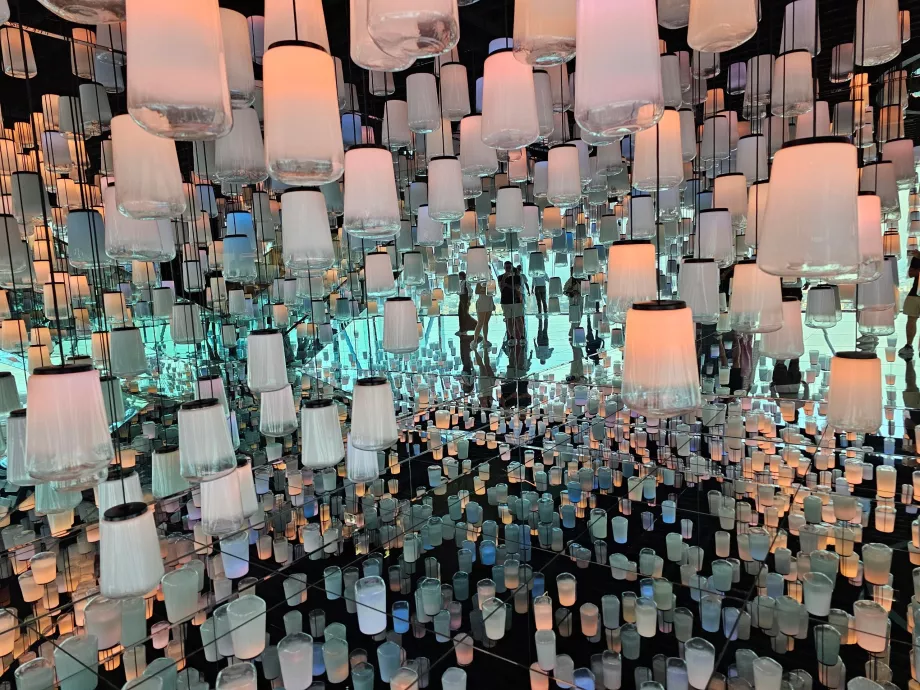 Akara Sky Hanuman - Виртуален небесен фенер