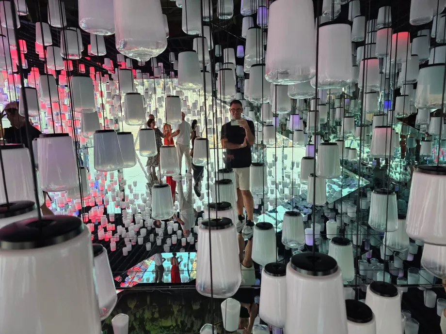 Akara Sky Hanuman - Виртуален небесен фенер