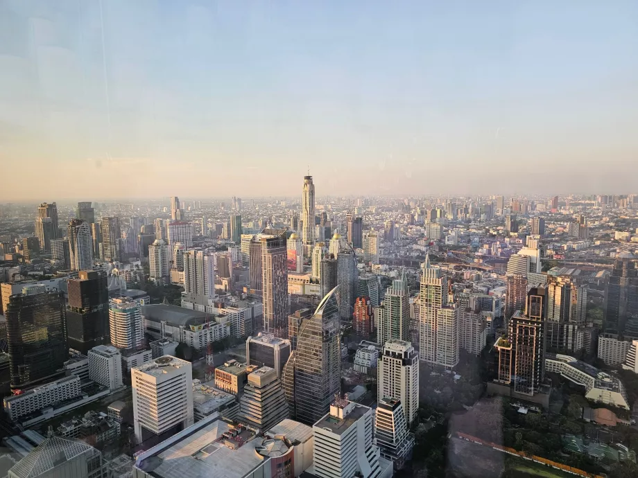 Akara Sky Hanuman - изглед към Банкок