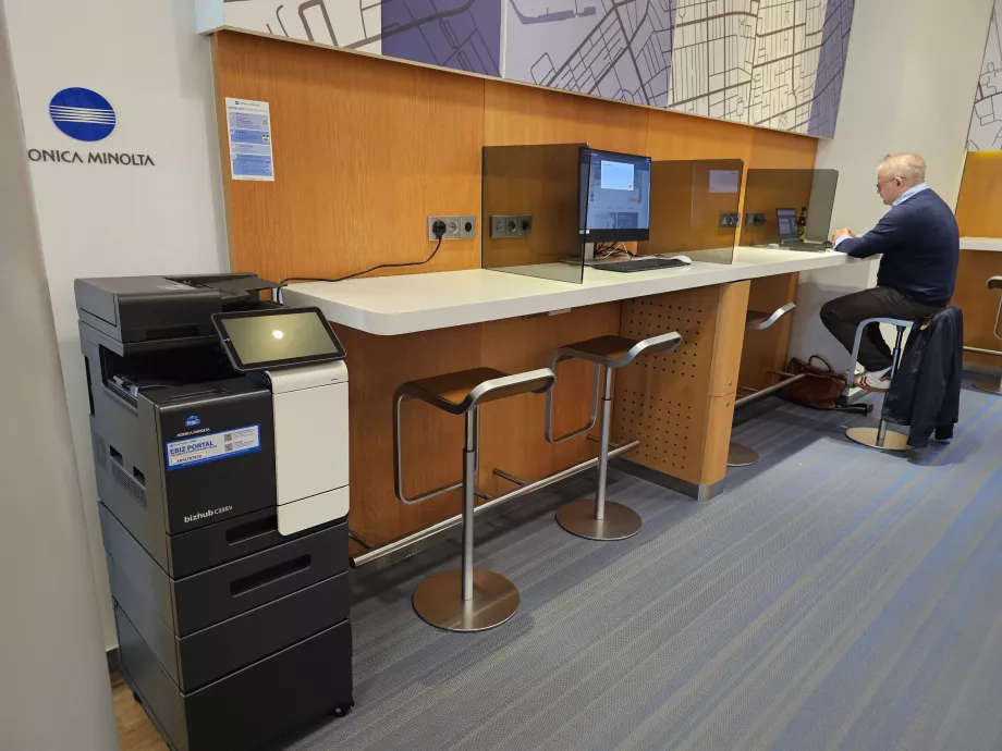 Място за работа и принтер