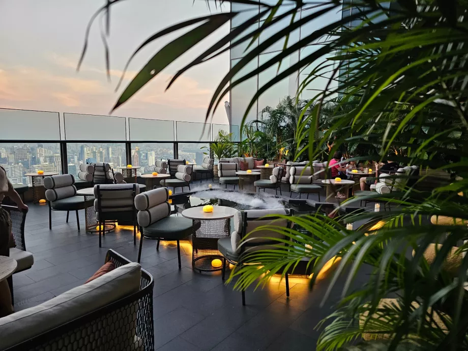 Ресторанти в Akara Sky Hanuman