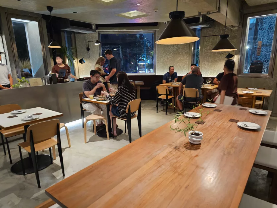 Aunglo - ресторантска среда