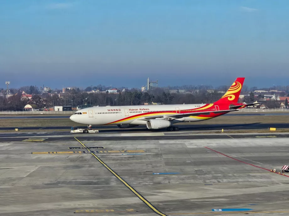 Airbus A330-300 Hainan Airlines в Прага