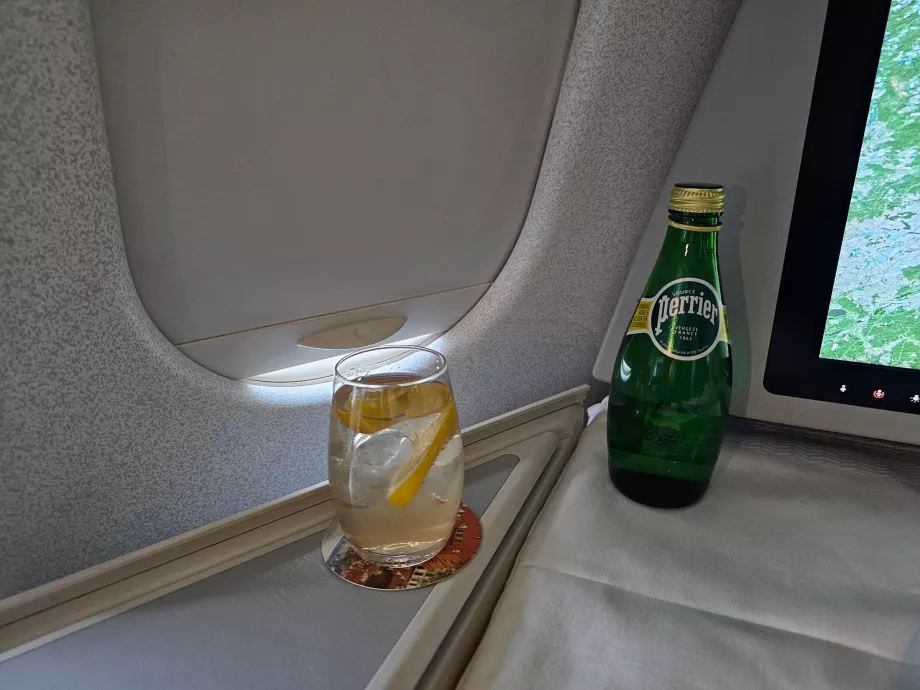 Вода по всяко време на полета