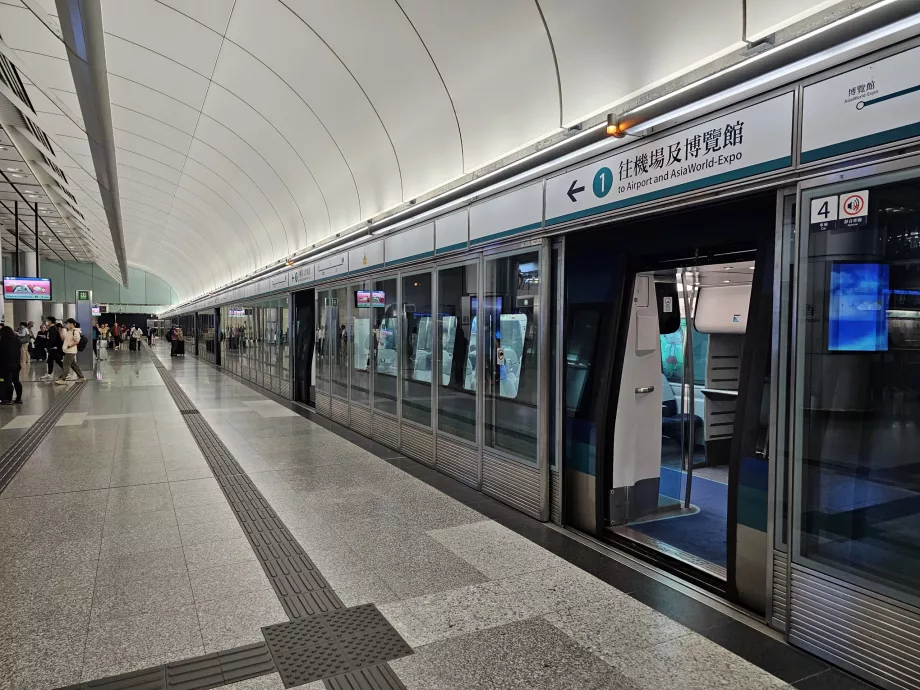 Перон на линията "Airport Express"