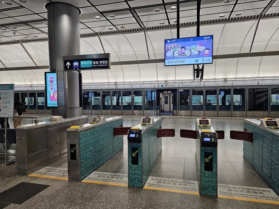 Турникет на входа на метростанцията