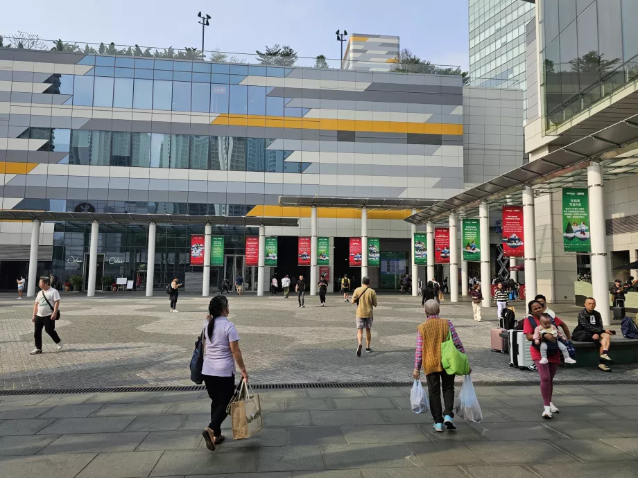 Начин на придвижване до автобусната спирка на летището, станция Tung Chung