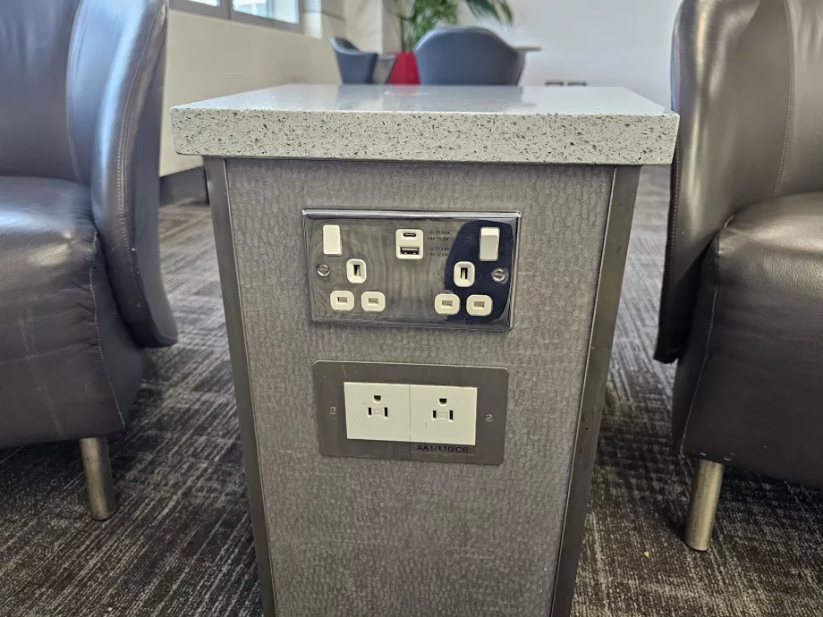 Контакти и зарядни устройства