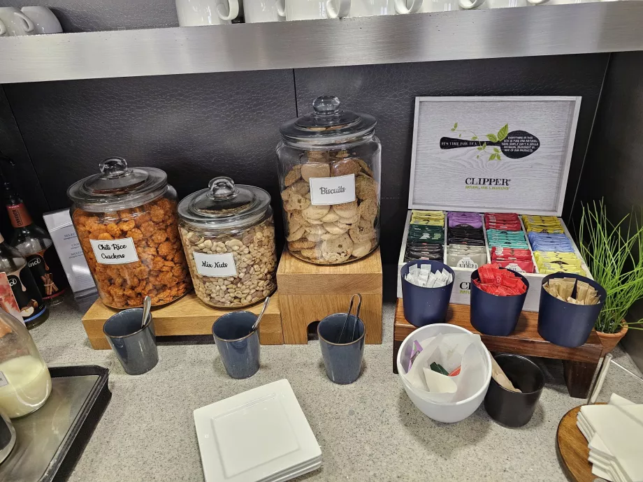 Бисквити и чайове