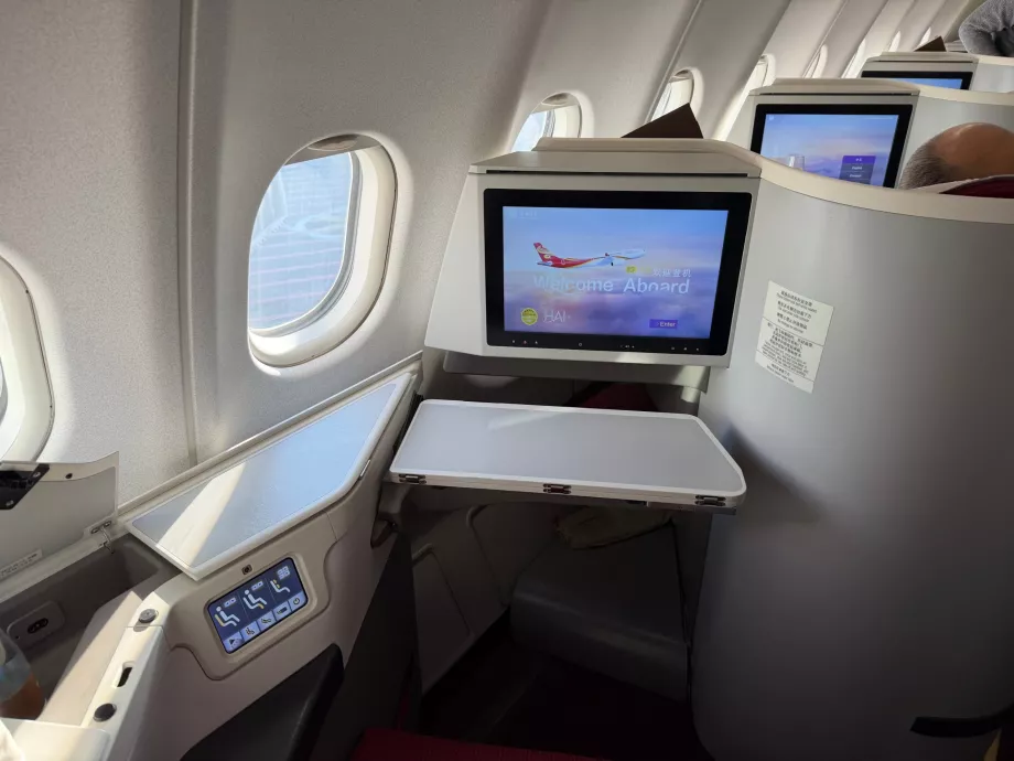 Маса и екран