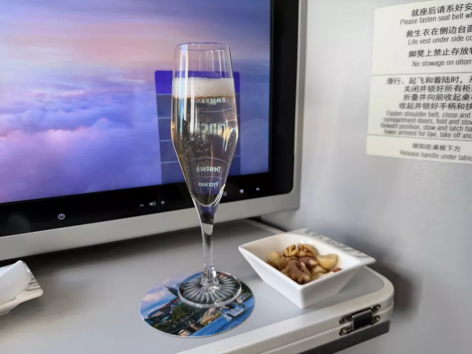 Напитка за добре дошли и ядки