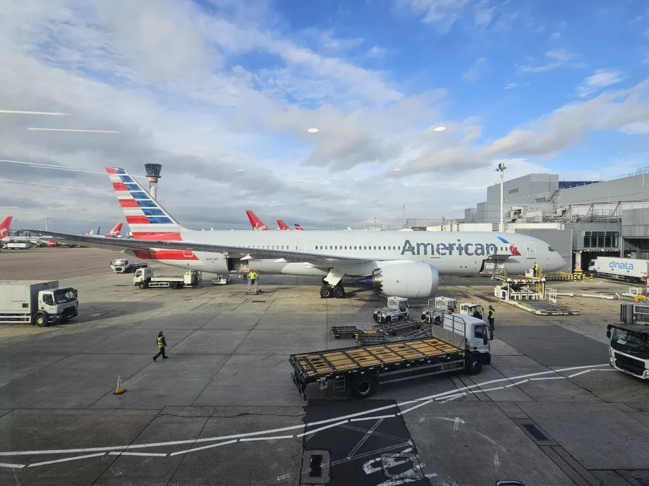 Изглед към перона на летището¨