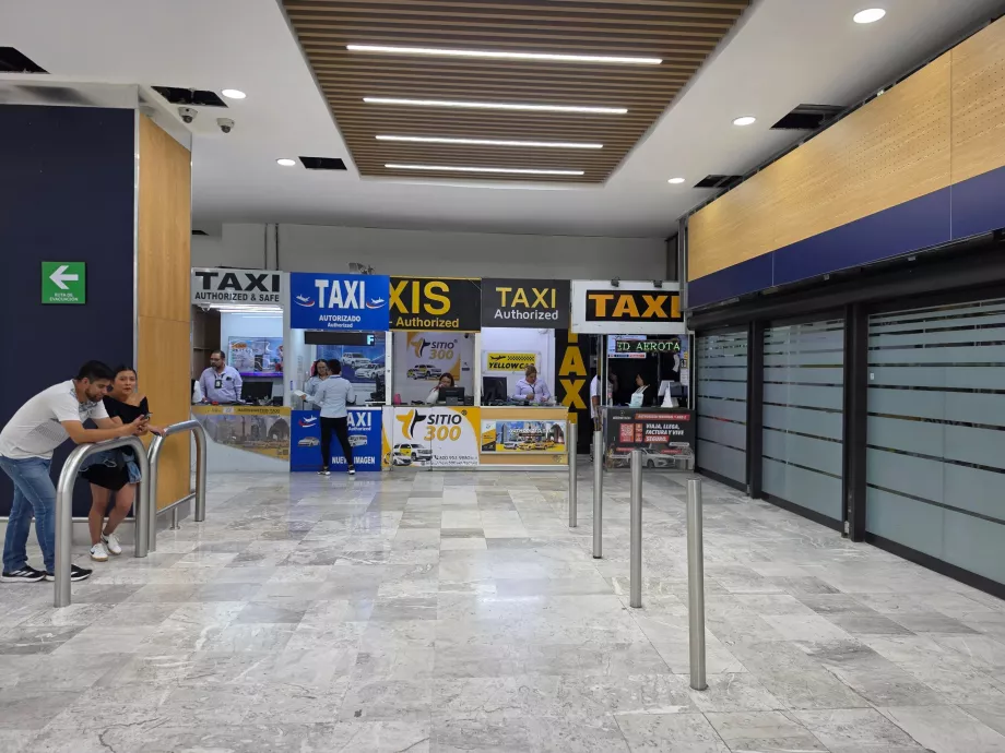 Гишета за таксита в залата за пристигащи
