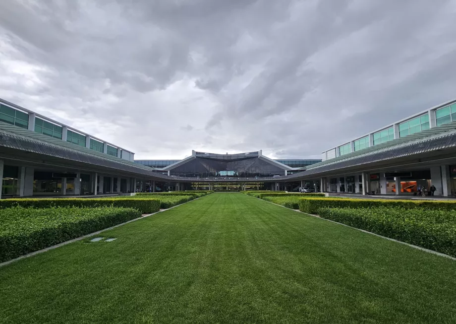 Терминал на летище Canberra Airport