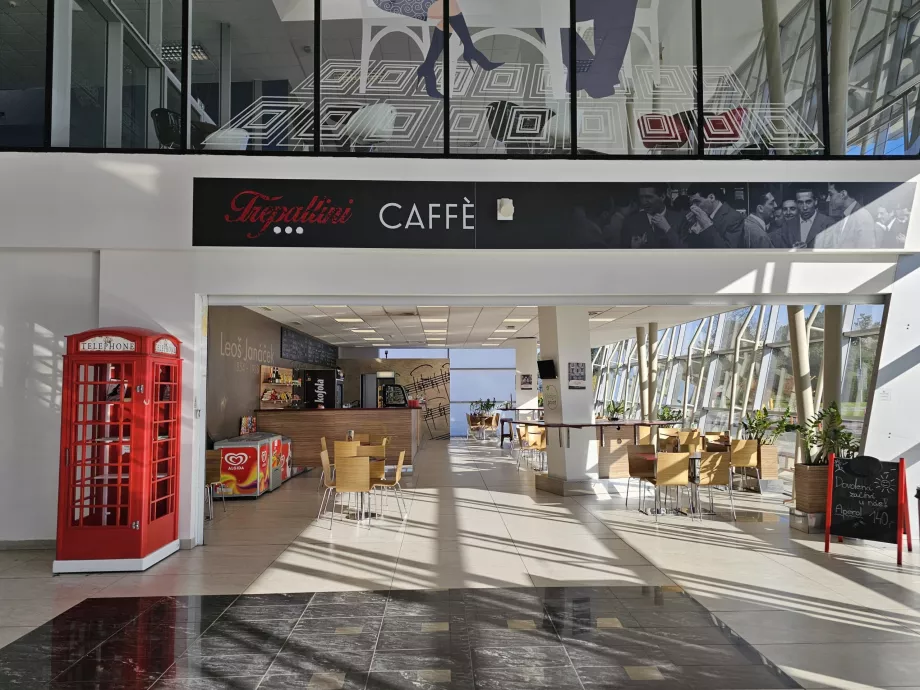 Кафене в обществената зона