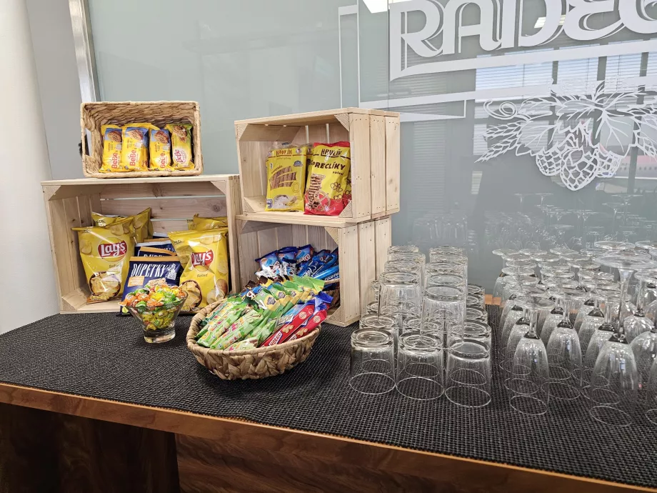 Сладкиши, чипс и солени закуски