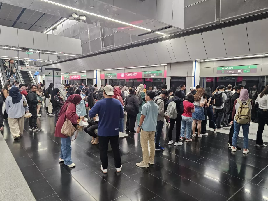 Метрото в час пик