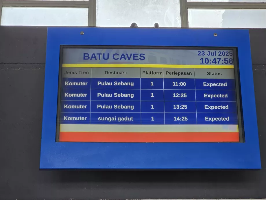 Информационни табла на гара Batu Caves