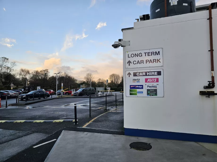 Пешеходен маршрут до фирмите за коли под наем