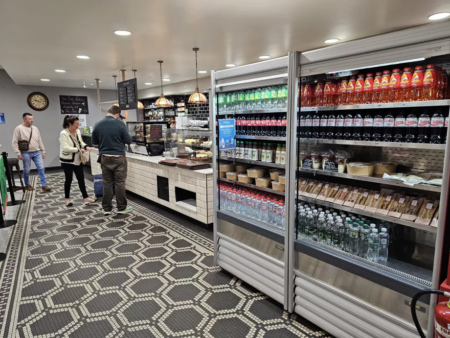 Ресторант на летището, обществена част