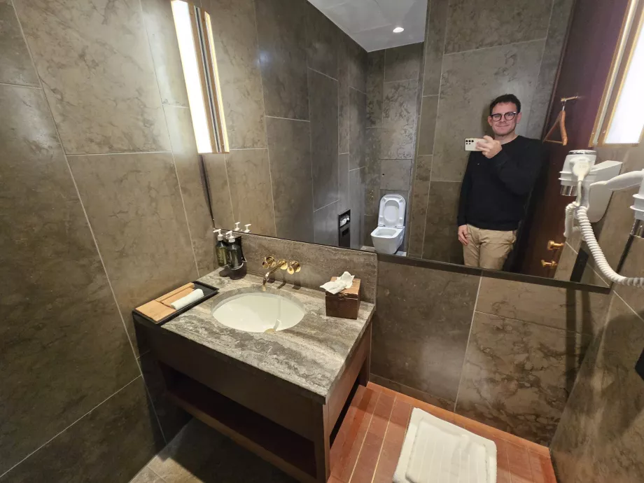 Аз под душа