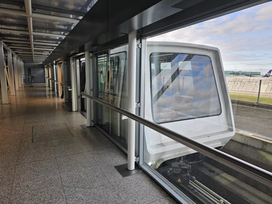 Автоматичен влак, летище Stansted Airport